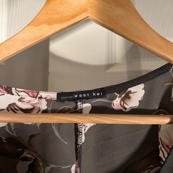 West Kei Floral Top Size XXL - Picture 2 of 2